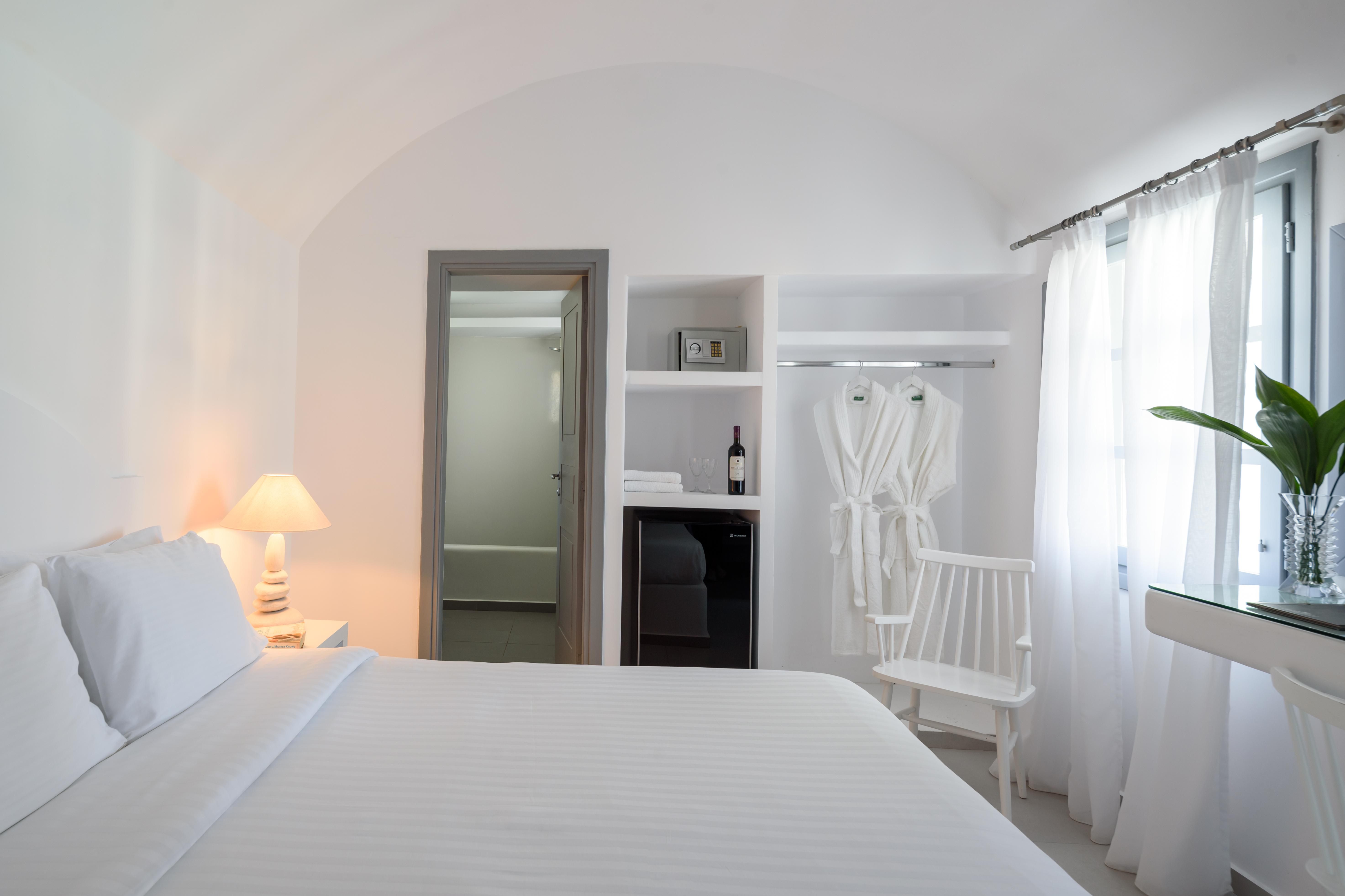 Maison Des Lys - Luxury Suites Akrotírion Exteriör bild