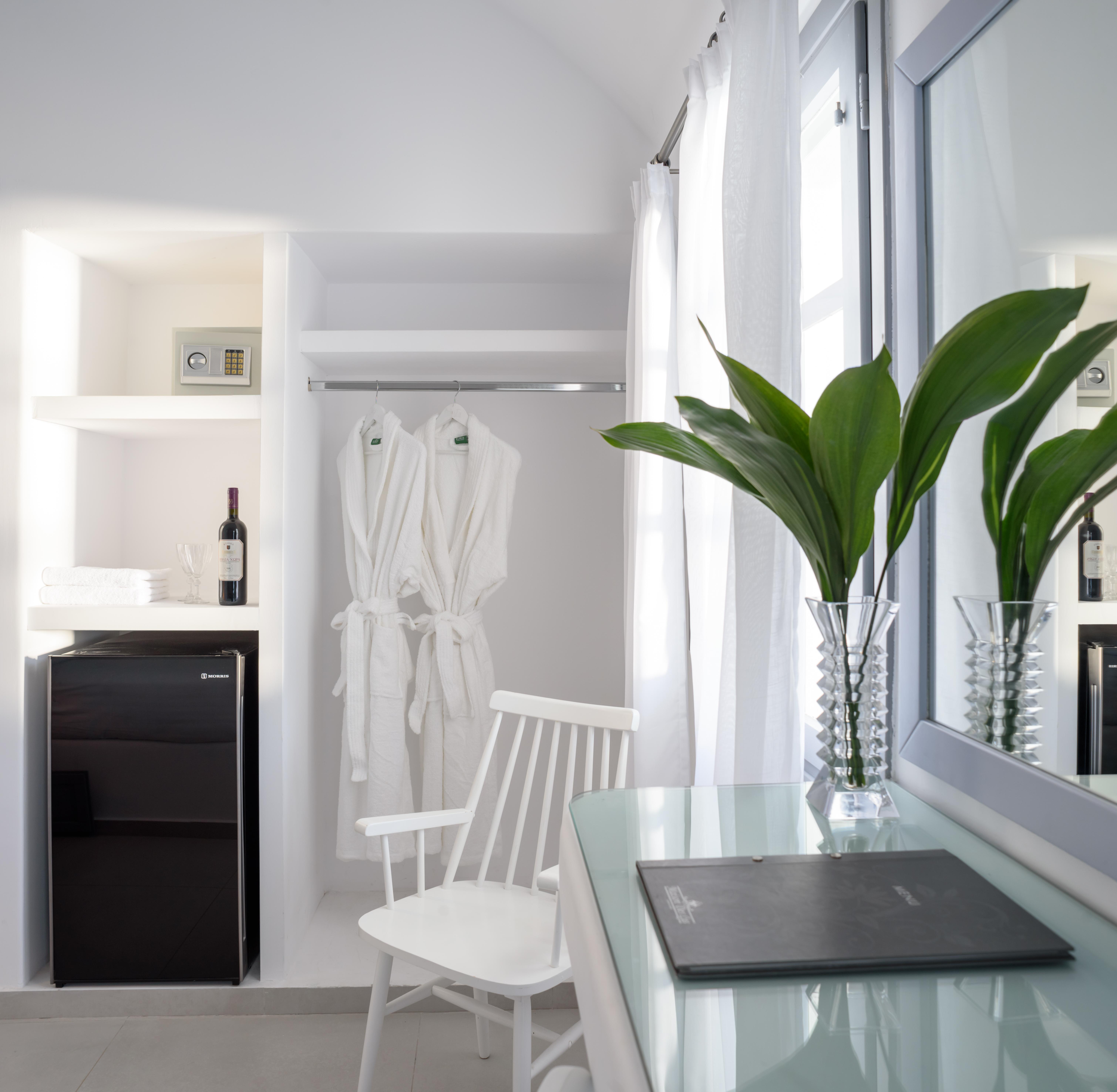 Maison Des Lys - Luxury Suites Akrotírion Exteriör bild