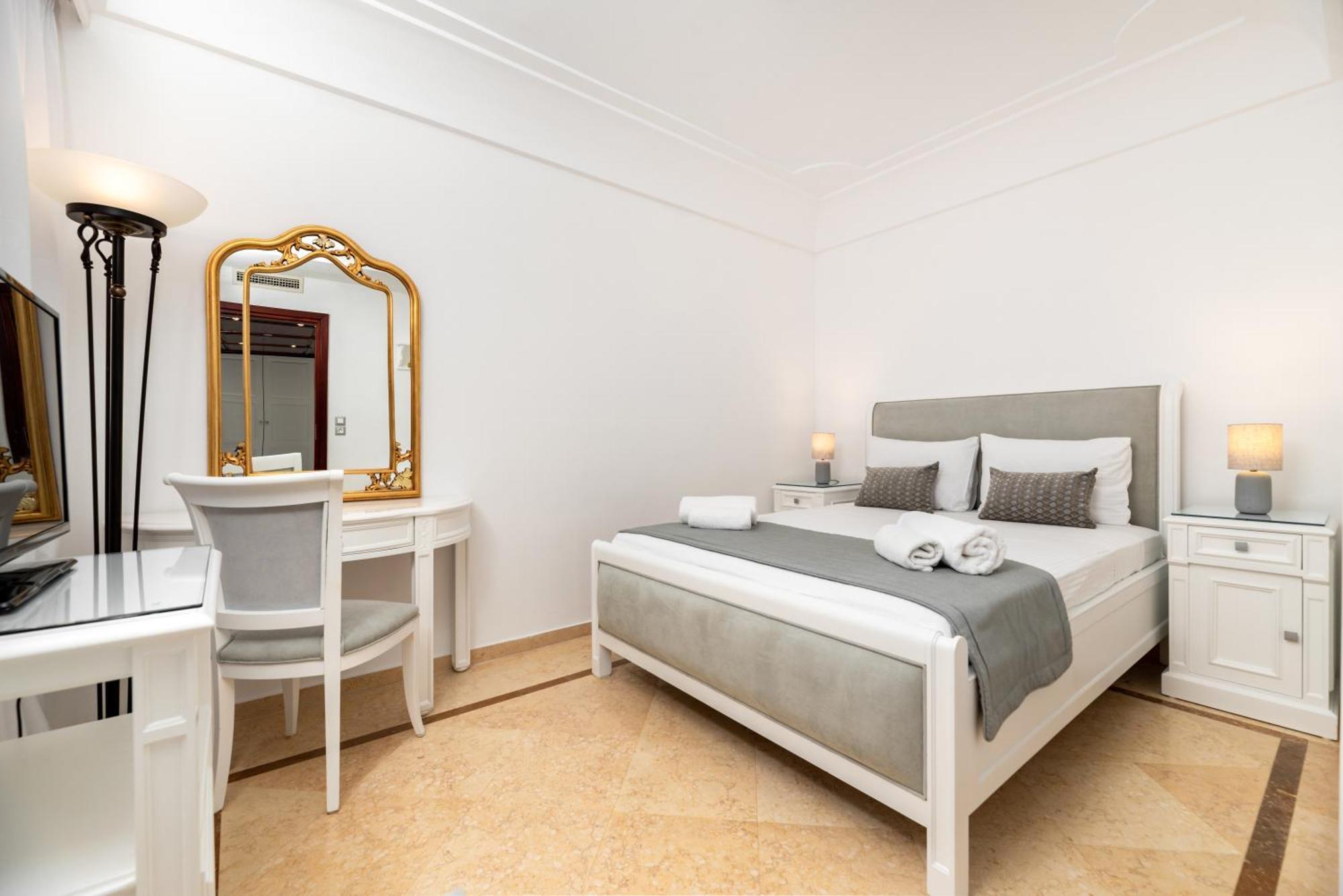 Maison Des Lys - Luxury Suites Akrotírion Exteriör bild
