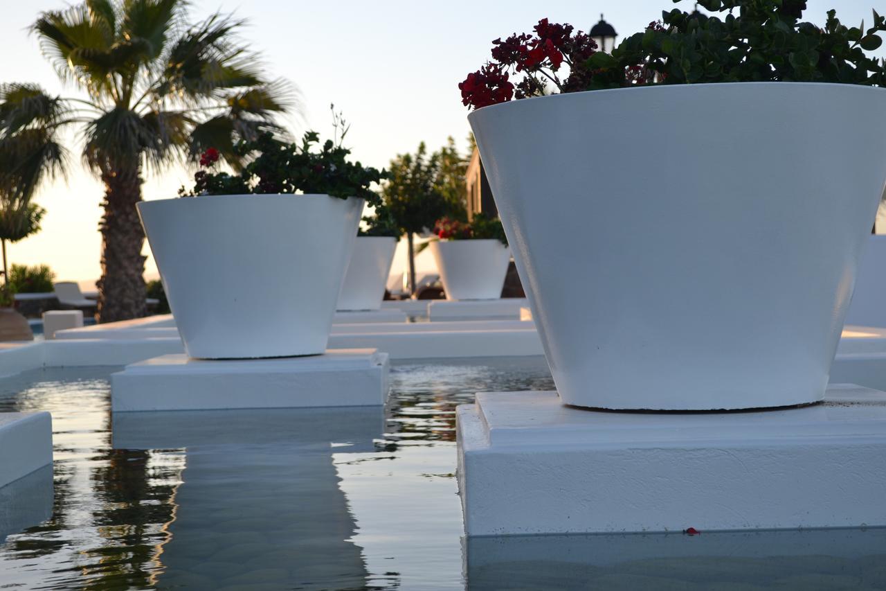 Maison Des Lys - Luxury Suites Akrotírion Exteriör bild